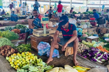 மரக்கறி விலை வீழ்ச்சி! யாழ்.வியாபாரிகள் கவலை தெரிவிப்பு(Photos)