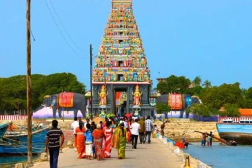 நயினாதீவில் தங்குமிடத்துடன் கூடிய கோயில்.. பக்தர்களுக்கு முதல் இடம்