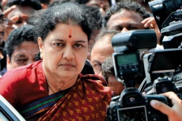 விரைவில் வருகிறேன்.. இனி ஒருநிமிடம் கூட பார்த்துக் கொண்டிருக்க முடியாது! சசிகலா பரபரப்பு அறிவிப்பு