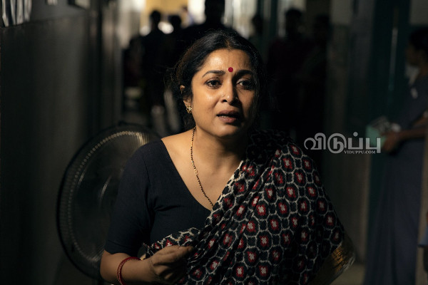 சேத்துவெச்ச மொத்த புகழும் காலி ஆக்டுமோ!! அந்த ஒரே கதாபாத்திரத்திற்காக பயந்து போன நீலாம்பரி.. | Ramya Krishnan Was Afraid To Play A Glamour Role