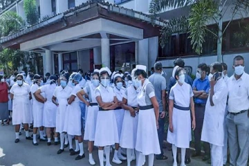 தாதிய உத்தியோகத்தர்களின் இடமாற்றத்தினை தற்காலிகமாக நிறுத்துமாறு ஆளுநர் பணிபுரை