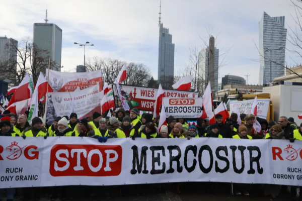 இரண்டு நம்பிக்கையில்லாத் தீர்மானங்கள்: தப்பிய பிரான்ஸ் அரசு | France Govt Survives 2 No Confidence Mercosur Deal