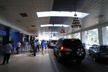 வெளிநாடு செல்ல எதிர்பார்ப்பவர்களுக்கு எச்சரிக்கை