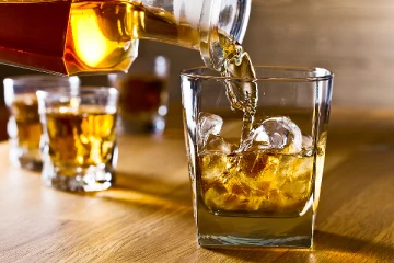 மதுபோதையில் 21 வயது பெண் செய்த செயல் - சென்னையில் பரபரப்பு