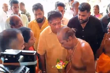 யாழில் வரலாற்றுச் சிறப்புமிக்க ஆலயத்தில் வழிபாட்டில் ஈடுபட்ட சஜித்!