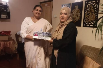 வரவு செலவு திட்டத்திற்கு ஆதரவு ; எதிர்கட்சி உறுப்பினருக்கு வீடு தேடிச் சென்று கொழும்பு மேயர் செய்த செயல்