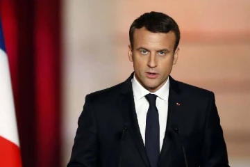 பிரான்ஸ் நாட்டுக் கொடியில் மாற்றம் கொண்டுவந்த அதிபர்