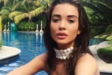 40 வயது கிரணுக்கே டஃப் கொடுக்கும் ரஜினி பட நடிகை கேவலமான புகைப்படத்தை வெளியிட்ட எமி..