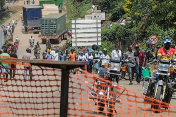 පාසලකට එල්ල වූ ත්‍රස්ත ප්‍රහාරයකින් 40ක් ජීවිතක්ෂයට (විදෙස්)