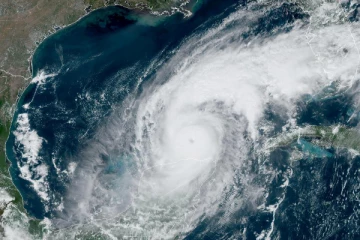 புளோரிடாவை மிரட்டும் மில்டன் புயல்