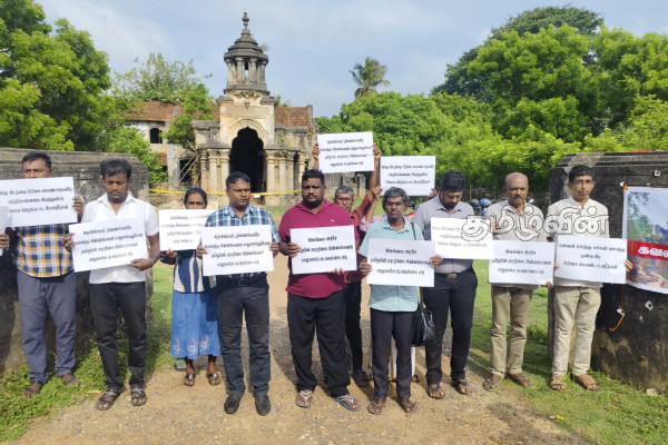 யாழ்.மந்திரி மனைக்கு முன்பாக போராட்டம் முன்னெடுப்பு | Protest In Front Of Jaffna Mantri Manai