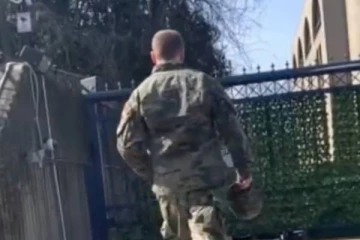 இஸ்ரேல் தாக்குதல்; இனப்படுகொலைக்கு துணைபோகமாட்டேன் - விமானப்படை வீரர் தீக்குளிப்பு!