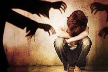 10 வயது சிறுவனை சித்திரவதைக்கு உட்படுத்திய கொடூர தாய்