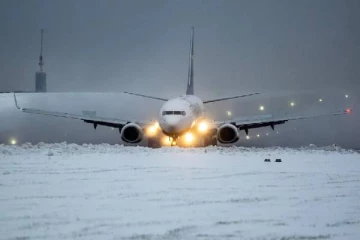 விமானங்கள் தாமதம்... பாடசாலைகள் மூடல்: கடும் நெருக்கடியை எதிர்கொள்ளும் பிரித்தானியர்கள்