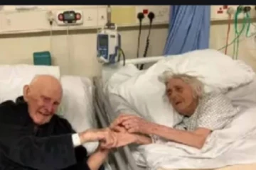 70 வருட திருமண வாழ்க்கை; கைகளை கோர்த்தபடி இறந்த தம்பதிகள்