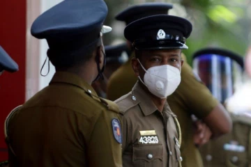 தாயையும் பிள்ளையையும் இழுத்துச் சென்ற பொலிஸார்!