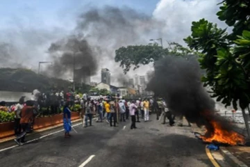 இலங்கையில் தீவிரமடைந்த கலவரம்!  மற்றுமொரு அரசியல்வாதி மரணம்