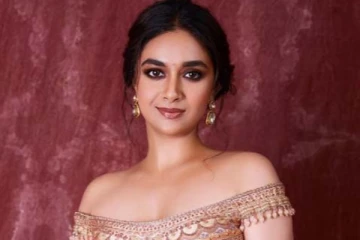 இவர் தான் கீர்த்தி சுரேஷின் காதலரா? ஆண் ஒருவருடன் படுநெருக்கமாக வெளியான புகைப்படம்