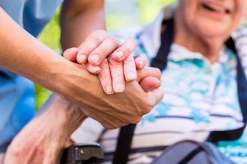 இலங்கை மக்கள் மத்தியில் சதம் அடித்தோர் எண்ணிக்கை வெளியானது