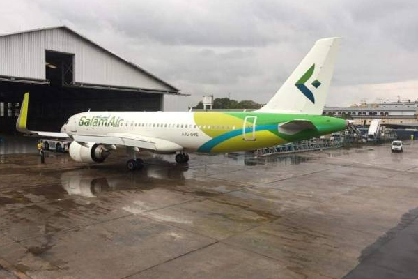 இலங்கையை வந்தடைந்த ஓமான் நாட்டு சொந்தமான விமானம்! | Salam Airlines Arrives In Sri Lanka இலங்கையை வந்தடைந்த ஓமான் நாட்டு சொந்தமான விமானம்! | Salam Airlines Arrives In Sri Lanka
