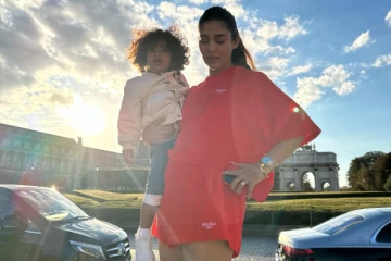 வெளிநாட்டில் மகன்கள் உடன் நயன்தாரா.. அழகிய ஸ்டில்கள்