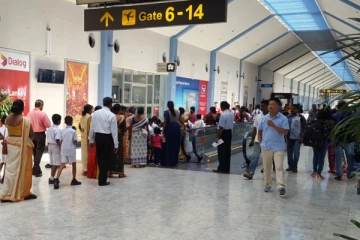 வெளிநாடு செல்ல கட்டுநாயக்க வந்தவர் தப்பியோட்டம்