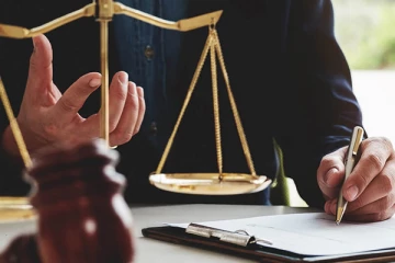 අසභ්‍ය ප්‍රකාශනයක් ළඟ තබාගෙන සිටීම වරදක් ද?