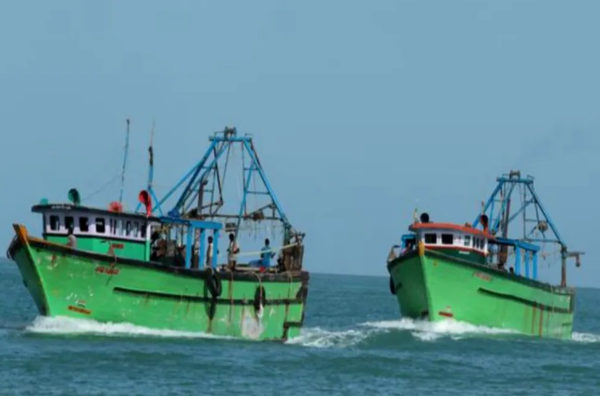 சட்டவிரோதமான முறையில் கடல் வழியாக வெளிநாட்டுக்கு செல்ல முயன்ற 12 பேர் கைது | More People Detained Illegally Trying Leave Sl