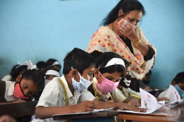 பாடசாலையில் ஆசிரியர்கள் மாணவர்கள் உட்பட 15 பேருக்கு கொரோனா