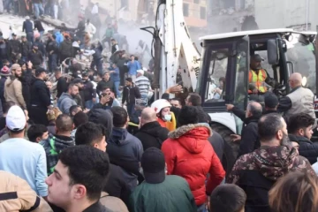 இடிந்து விழுந்த அடுக்குமாடி கட்டிடம் ; ஐவர் பலி