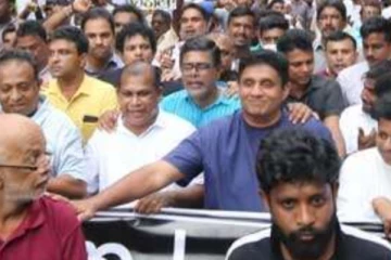 "..විපක්ෂ නායකට හූ කීම අනුමත කරන්නේ නෑ.." අද සිද්ධිය ගැන ප්‍රභලයෙකු දැඩි කනස්සල්ලෙන්..