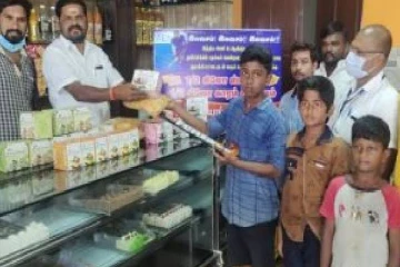 ஹாக்கி பேட் கொண்டுவந்தால் இனிப்பு,காரம் இலவசம்