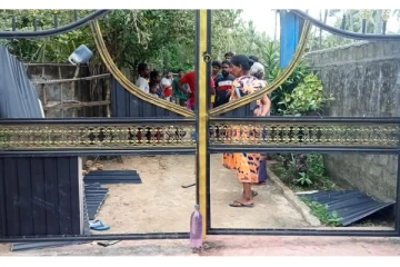 யாழில் வீடொன்றின் மீது தாக்குதல்: பொலிஸார் விசாரணை (Photos)