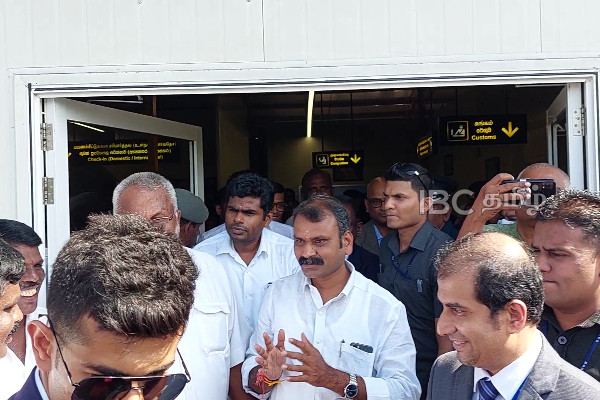 யாழில் சற்று முன்னர் வந்திறங்கிய இந்திய உயர்மட்டக் குழு! | Indian Ministers Visit To Jaffna Palaly Today