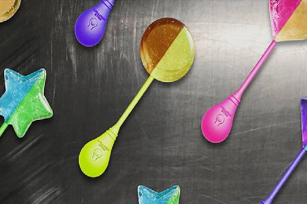 சாப்பிட்டால் பாட்டு கேக்குமா? அமெரிக்காவில் விற்பனைக்கு வந்துள்ள புதிய Lollypop! | Lollipop That Plays Music While You Eat It