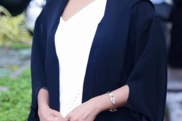 வழக்கு ஆவணங்களை மென்று உமிழ்ந்த பெண் சட்டத்தரணி கைது