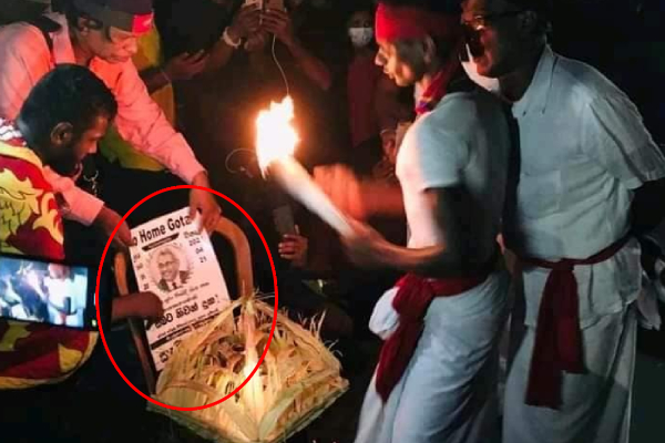 ராஜபக்சர்களை அடக்க சூனியம் - கொதிக்கும் சிங்களவர்கள் ( படங்கள்) - ஐபிசி தமிழ்