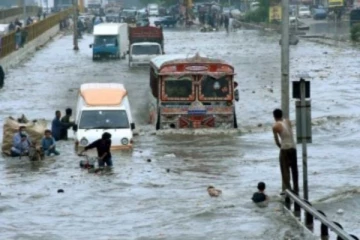 கனமழையால் சென்னையில் போக்குவரத்து மாற்றம் - வாகன ஓட்டிகள் கனத்திற்கு