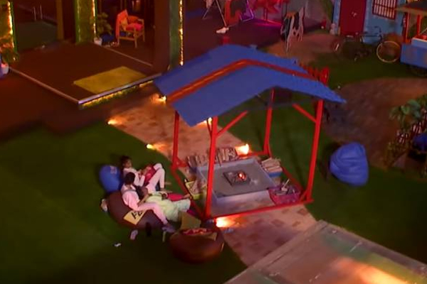 இலங்கை பெண்ணான மதுமிதாவுக்கும் பவானிக்கும் பிக்பாஸ் கொடுத்த தண்டனை! | Bb Gives Sentence To Madhumita And Bhavani இலங்கை பெண்ணான மதுமிதாவுக்கும் பவானிக்கும் பிக்பாஸ் கொடுத்த தண்டனை! | Bb Gives Sentence To Madhumita And Bhavani