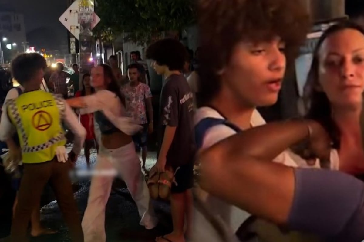 கொழும்பில் வன்முறையில் ஈடுபட்ட வெளிநாட்டு பெண்! இலங்கை பெண், பொலிஸார் மீது தாக்குதல் | Ukraine Women Attacks A Sri Lankan Women கொழும்பில் வன்முறையில் ஈடுபட்ட வெளிநாட்டு பெண்! இலங்கை பெண், பொலிஸார் மீது தாக்குதல் | Ukraine Women Attacks A Sri Lankan Women