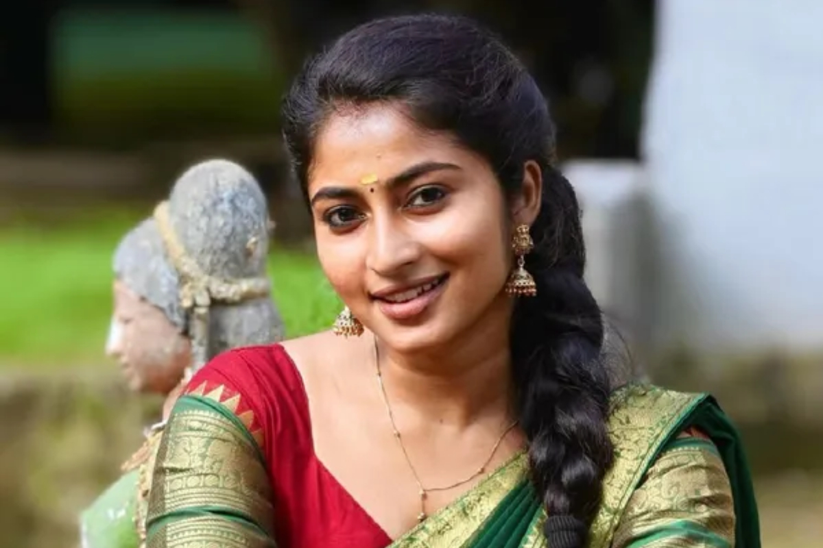 ஜீ தமிழில் புதிதாக ஒளிபரப்பாக போகும் மூக்குத்தி அம்மன் சீரியல்.. கதாநாயகி இவரா | Zee Tamil Mookuthi Amman Serial Heroine ஜீ தமிழில் புதிதாக ஒளிபரப்பாக போகும் மூக்குத்தி அம்மன் சீரியல்.. கதாநாயகி இவரா | Zee Tamil Mookuthi Amman Serial Heroine