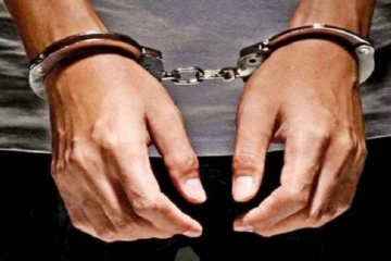 சட்டவிரோதமாக துப்பாக்கிகளை வைத்திருந்த முன்னாள் மாகாண சபை உறுப்பினர் கைது