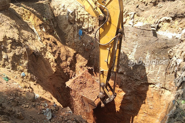 கிளிநொச்சியில் முன்னெடுக்கப்பட்ட புதையல் அகழ்வு (Photos) | Excavation Of Treasure In Kilinochchi