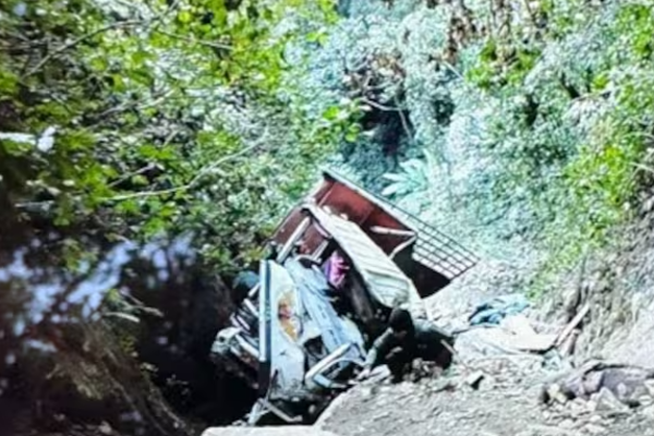 650 அடி பள்ளத்தில் கவிழ்ந்த லாரி - 21 பேர் உயிரிழப்பு; ஒருவர் மட்டும் பிழைத்தார் | 21 Dies In Truck Fell Into Deep Gorge In Arunachal 650 அடி பள்ளத்தில் கவிழ்ந்த லாரி - 21 பேர் உயிரிழப்பு; ஒருவர் மட்டும் பிழைத்தார் | 21 Dies In Truck Fell Into Deep Gorge In Arunachal