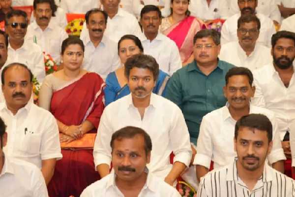 விஜய்யின் தவெக கட்சியில் இணைந்த பிரபல நடிகை!! யார் இவர்.. | Rajini Movie Fame Actress Joins Vijay S Tvk Party விஜய்யின் தவெக கட்சியில் இணைந்த பிரபல நடிகை!! யார் இவர்.. | Rajini Movie Fame Actress Joins Vijay S Tvk Party