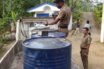 வீடொன்றில் பதுக்கப்பட்டிருந்த  சுமார் ஒன்பது லட்ச ரூபா  பெறுமதியான எரிபொருள் மீட்பு!