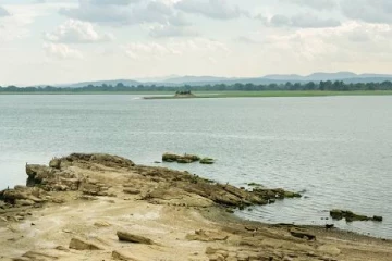 பாராக்கிரம சமுத்திர குளக்கட்டுக்கு அருகில் மீட்கப்பட்ட பொருளால் பரபரப்பு