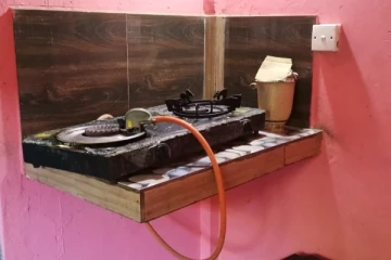 நாட்டில் மூன்று இடங்களில் எரிவாயு அடுப்பு வெடிப்பு : பொலிஸார் விசாரணை (Photos)