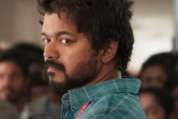மாஸ்டர் நாயகன் விஜய்யின் லேட்டஸ்ட் லுக்- நேற்று அவரை யார் சந்தித்துள்ளார் பாருங்க