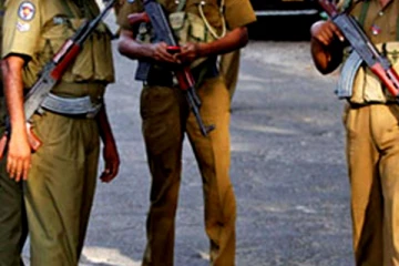 ගවයින් රැගත් ලොරියකට පොලිස් වෙඩි - පුද්ගලයෙක් ජිවිතක්ෂයට.. ගවයෙකුත් තුවාල ලබයි..